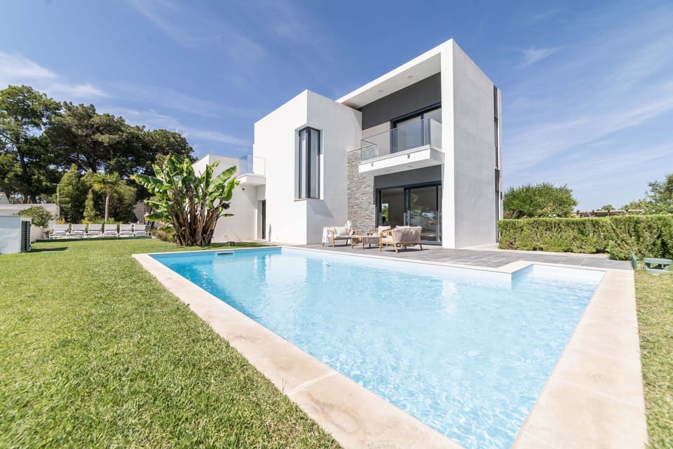 Private pool and sun terrace — Villa das Dunas, holiday villa in Sesimbra