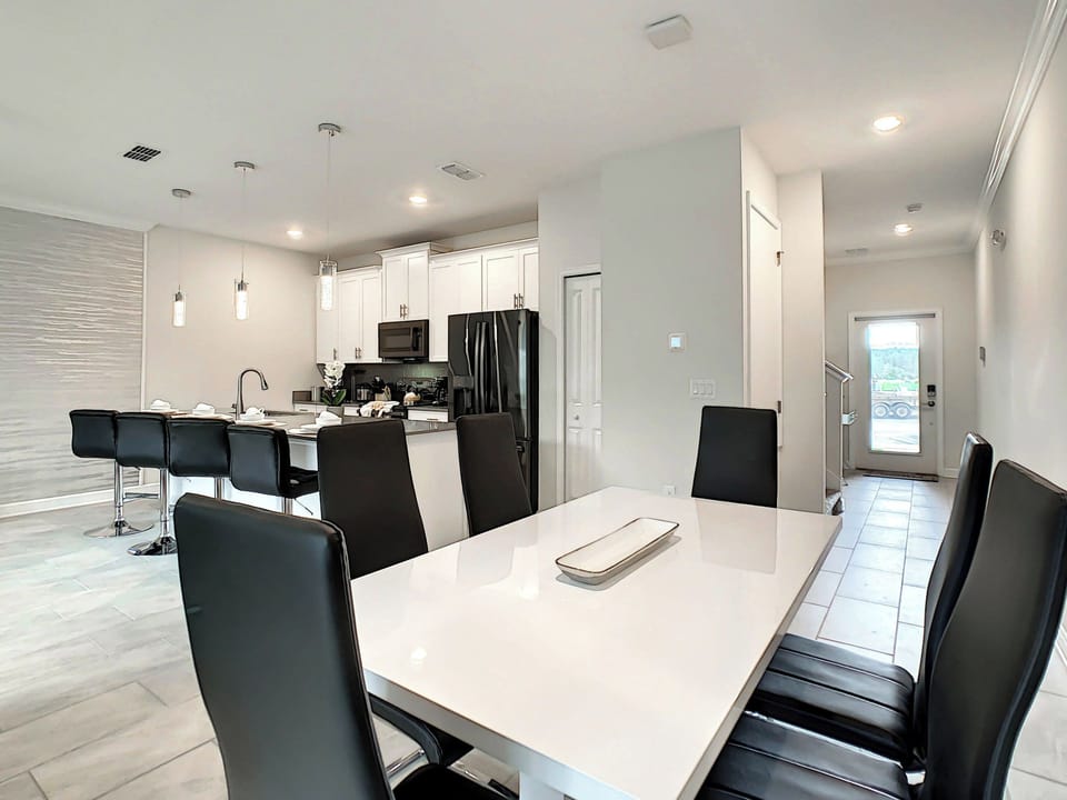 Bright Open-Concept Dining Area and Modern Kitchen