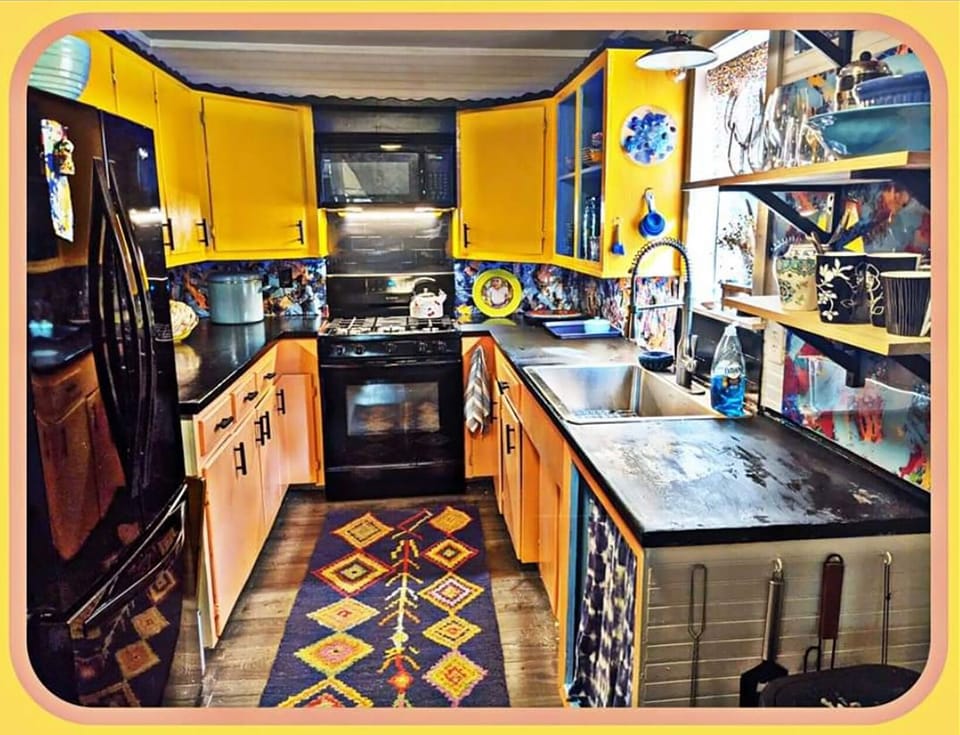 The kitchen has just been rehabbed. Great kitchen!