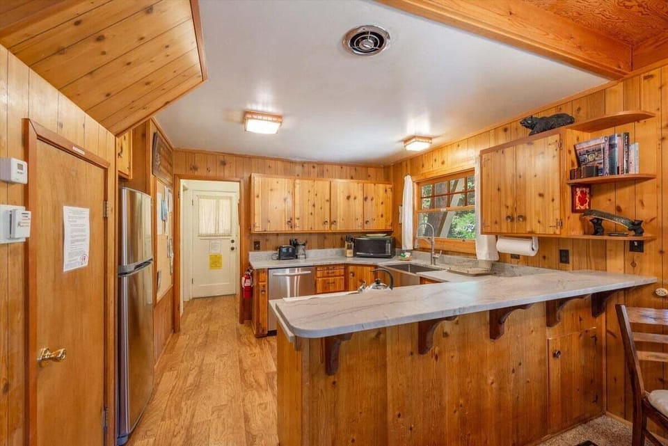 Kitchen with bar