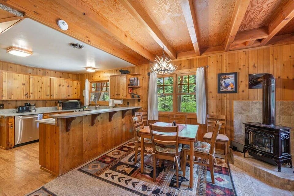 Dining and kitchen entry