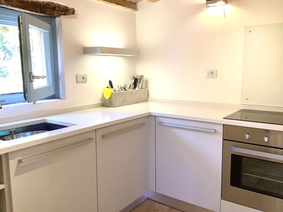 Kitchen with fridge, dishwasher, oven & induction hob
