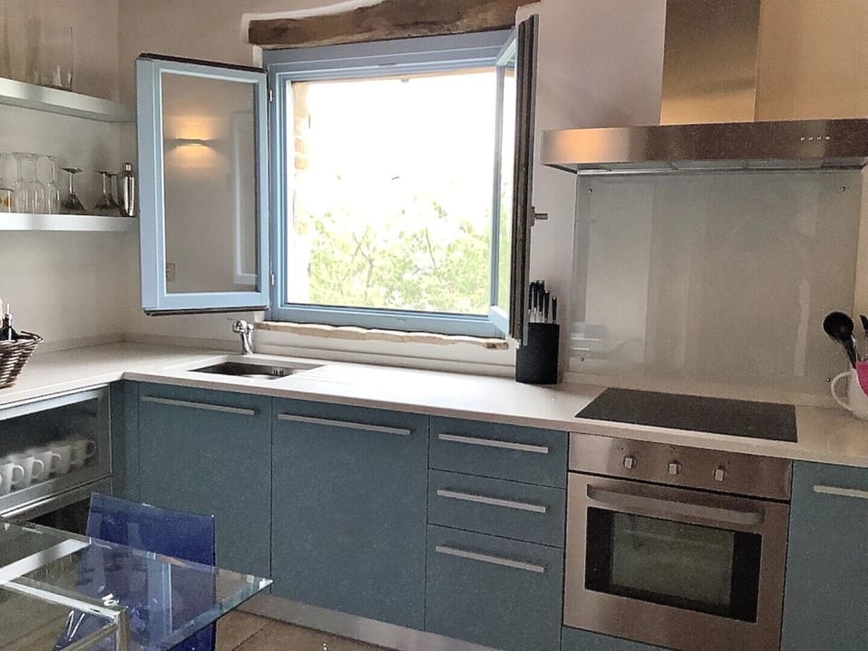 Ciliegia kitchen with stunning views