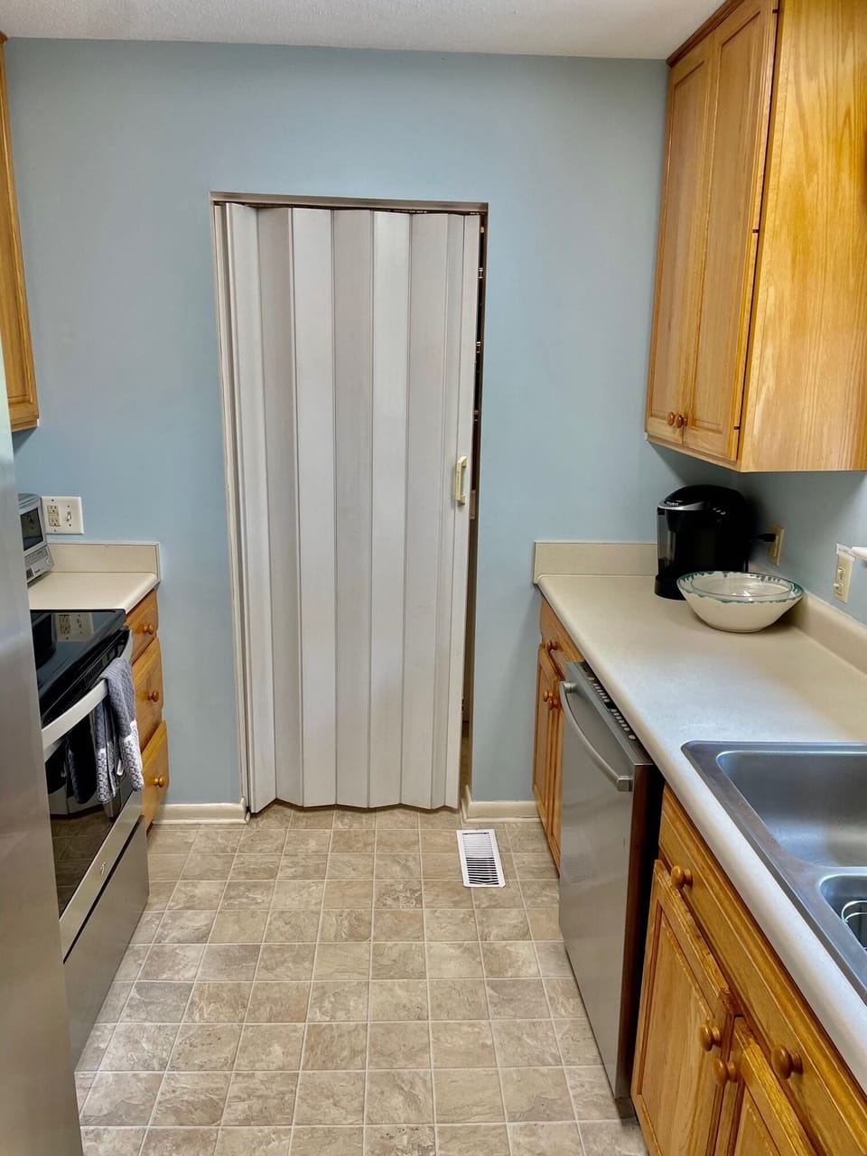 Kitchen. Stainless appliances.