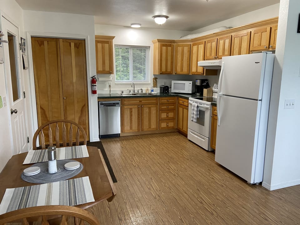 Full Kitchen 

