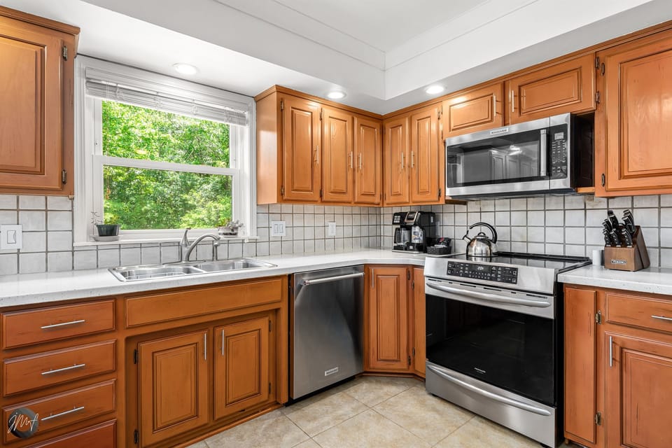 As a home chef myself, expect a well-appointed kitchen complete with sharp knives, induction stove, and plenty of kitchen gadgets.