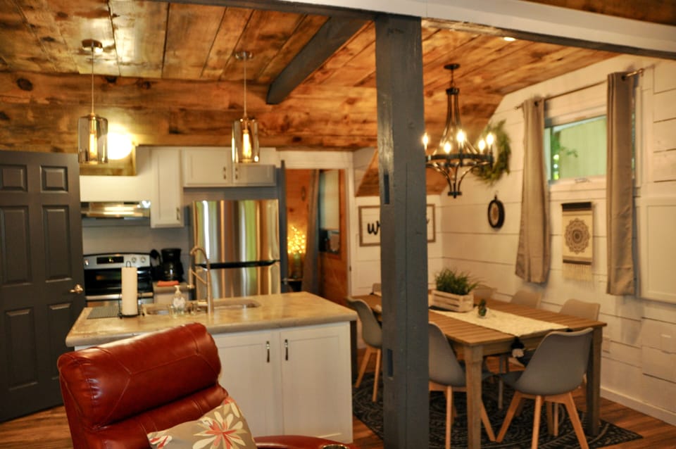 Kitchen with island, dining table