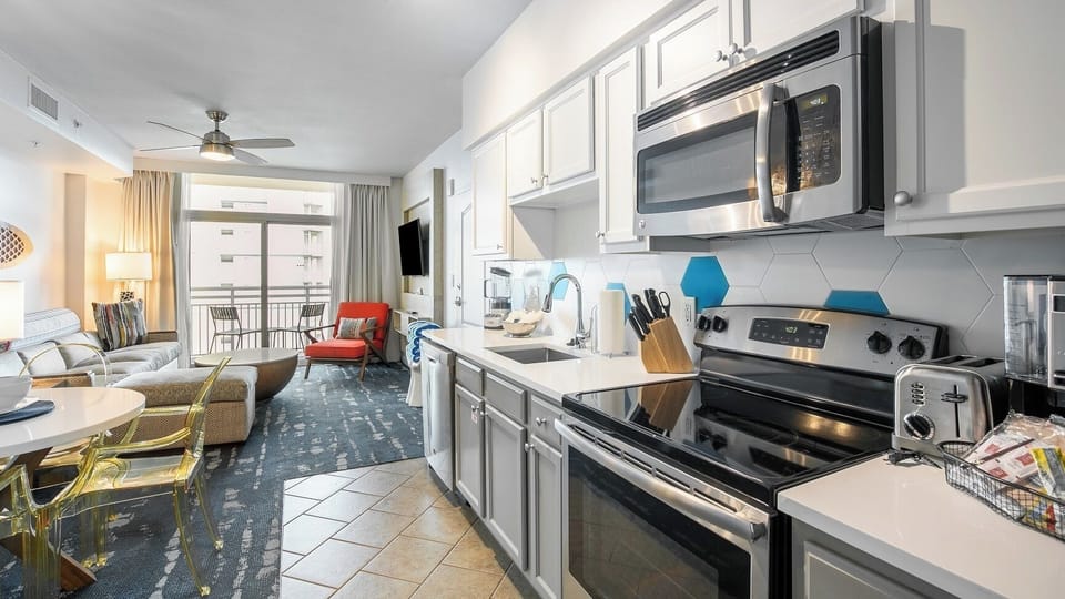 Full Kitchen • Stainless Appliances