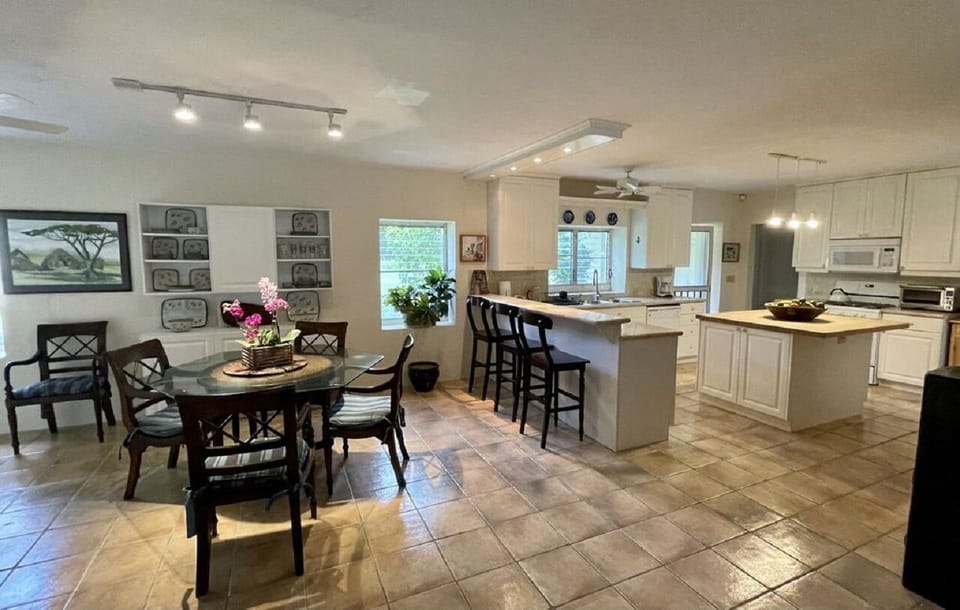 Grab a quick meal at the bar with 3 seats or sit at the dining room table 