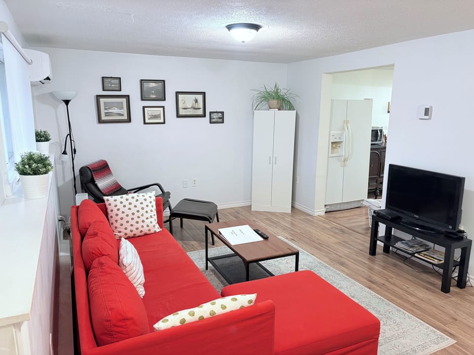 Living Room/Entry