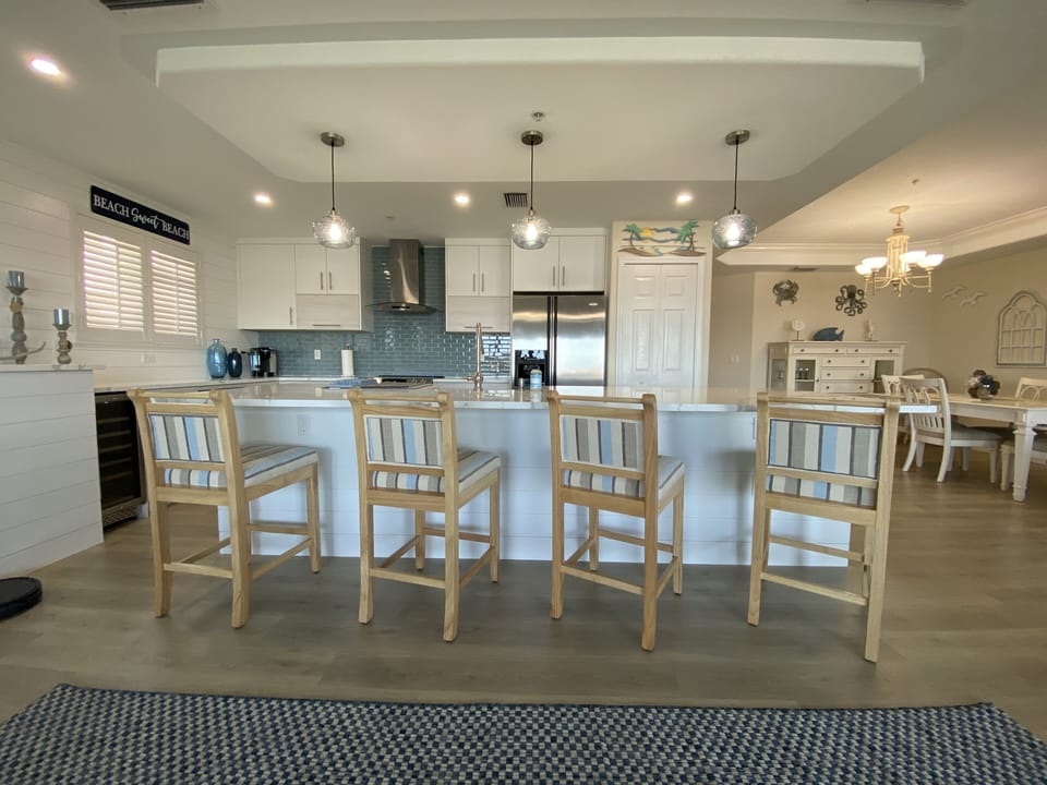 Kitchen/Bar