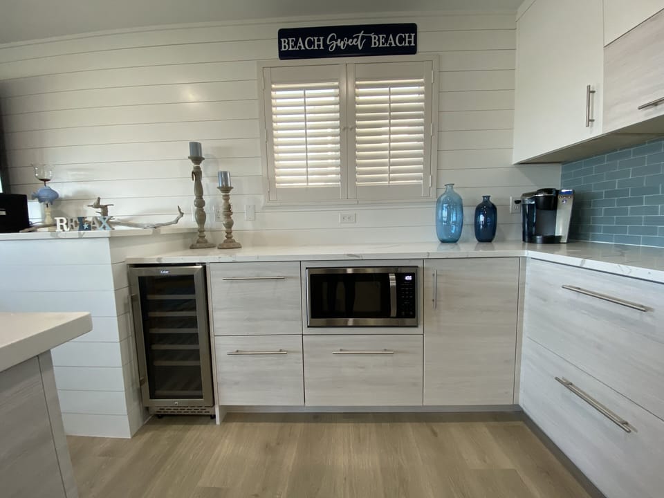 Kitchen/Microwave/Wine Fridge