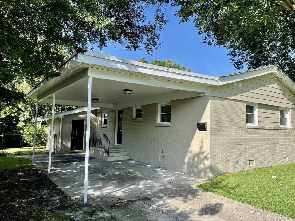 Driveway/Carport Entrance 