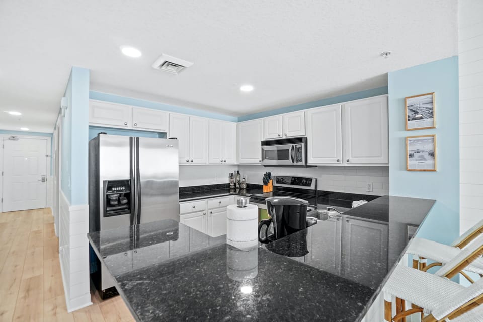Kitchen with Breakfast Bar