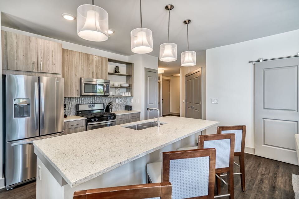 Beautiful Chef's Kitchen with Island Seating for 4!