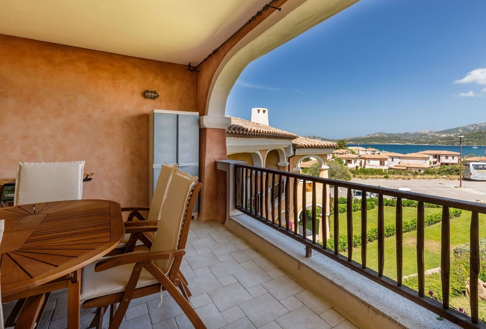 Casa Cobalto is a bright apartment with sea view, terrace & quality furnishing