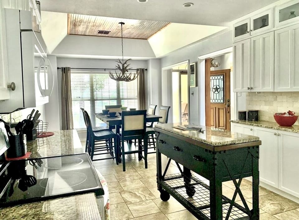 Kitchen has everything you could imagine! 