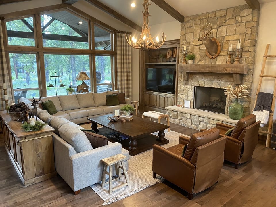 Great room with 12'x14' sofa. Seating for everyone!