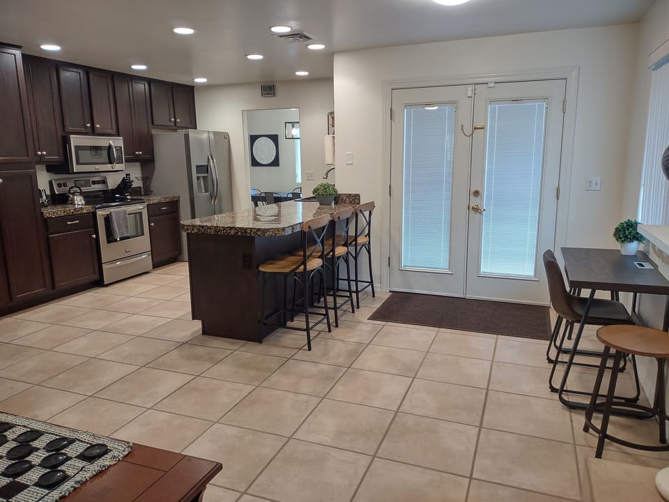 Full kitchen to meet your needs.