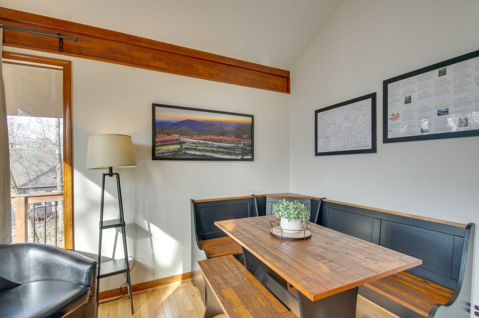 Dining Table | Dishware & Flatware Provided