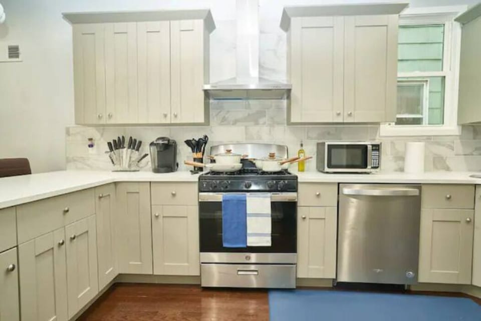 Step into our fully-equipped kitchen, a culinary haven designed to inspire your inner chef. Featuring modern appliances, ample counter space, and pristine cabinetry, cooking becomes a delightful experience. From the sleek stove to the spacious refrigerator, every detail is thoughtfully curated to enhance your culinary endeavors. Whether you're preparing a gourmet feast or whipp...