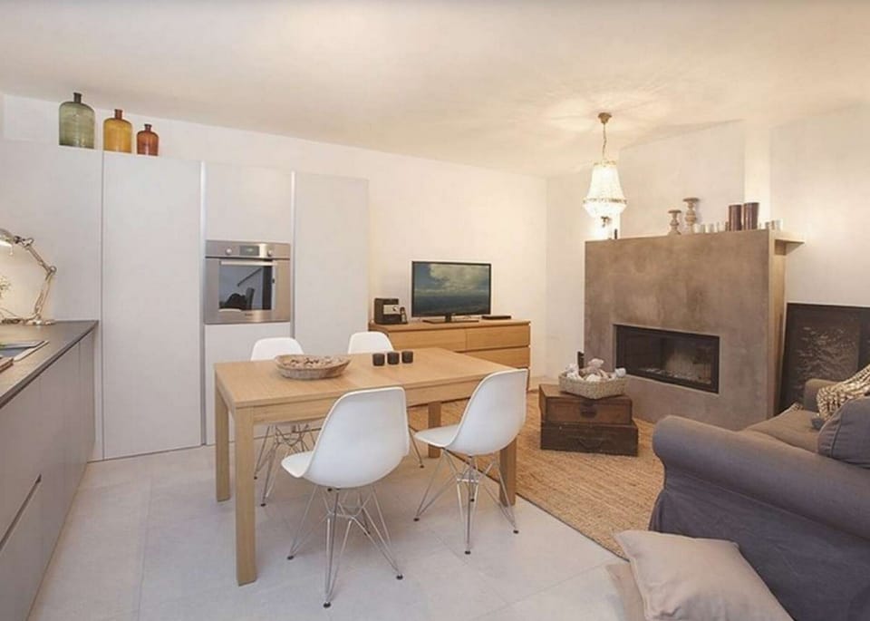 Living Room & Dining Area