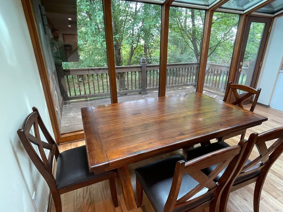Dining table seats 6