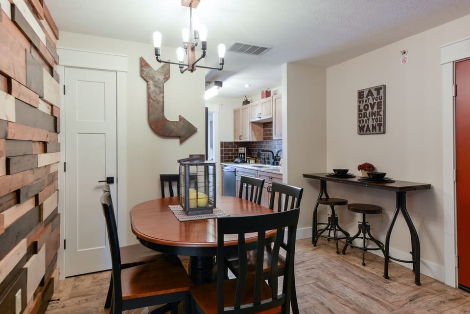 Dining area in unit 4