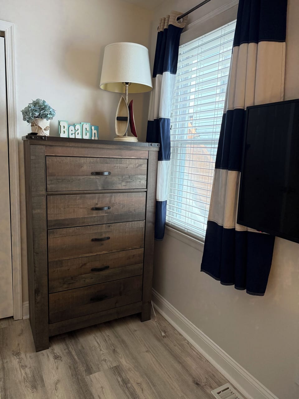 2 Twin Bedroom