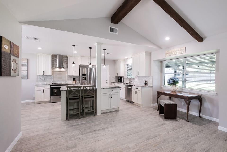 Table can be used as home office, full Wifi and nice backyard view.