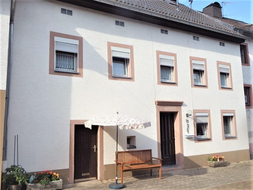 Ferienhaus Eckstein - 7-bett-ferienhaus Dusche/wc, 4 Schlafräume House in Vulkaneifel