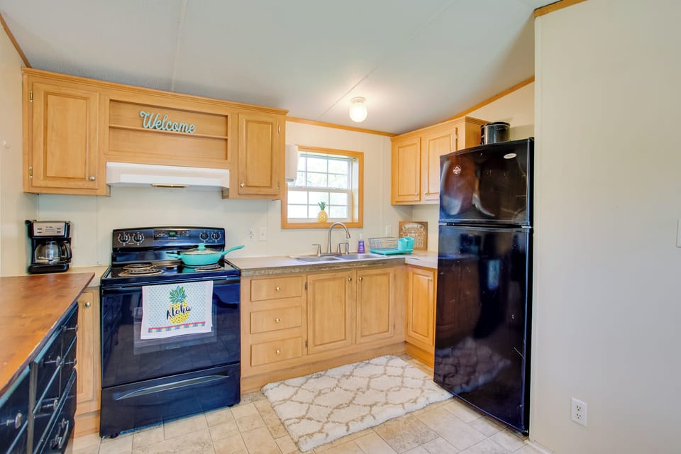 Kitchen | Fully Equipped w/ Cooking Basics