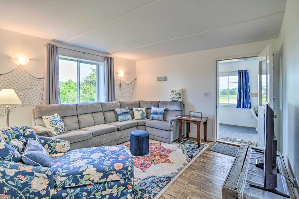 Central Lake Vacation Rental | 2BD | 1BA | 1,270 Sq Ft | 3 Steps Required