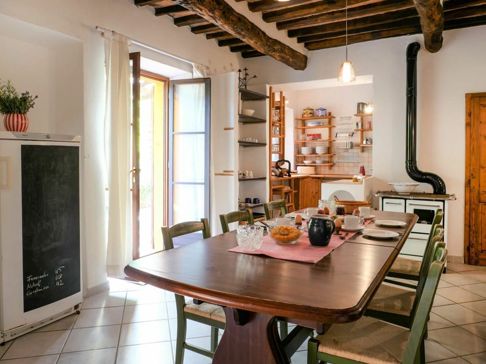 Table, Furniture, Property, Chair, Wood, Interior Design, Floor, Flooring, Plant, Houseplant