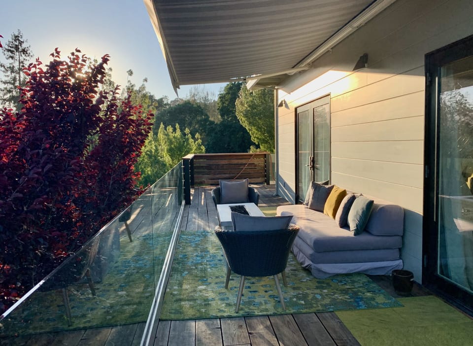 Upper deck lounge area