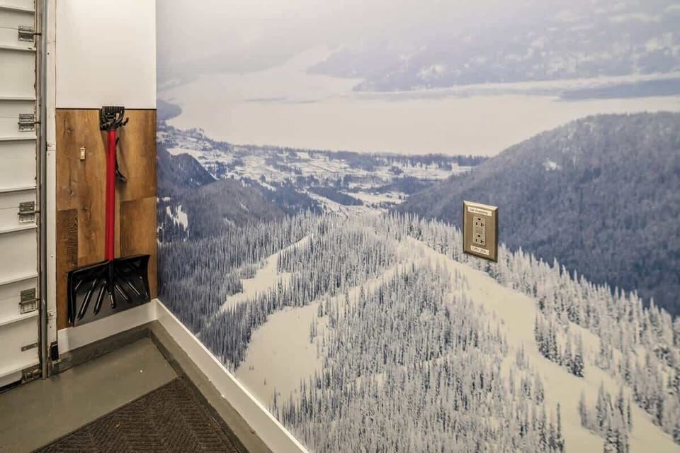 Plus a cool Schweitzer mural!