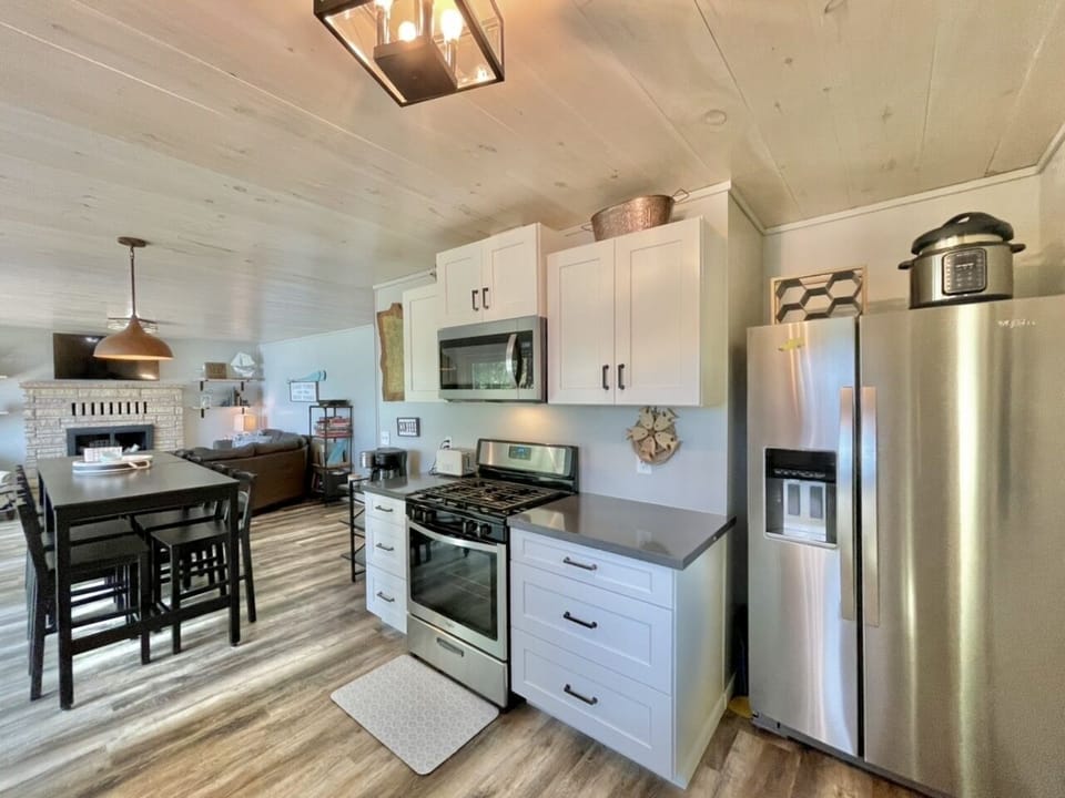 Fully stocked kitchen with all new stainless steel appliances