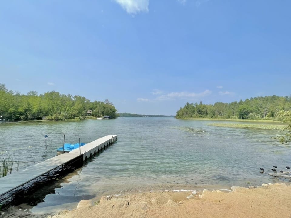 Access to paddle boat, paddle board and 2 kayaks