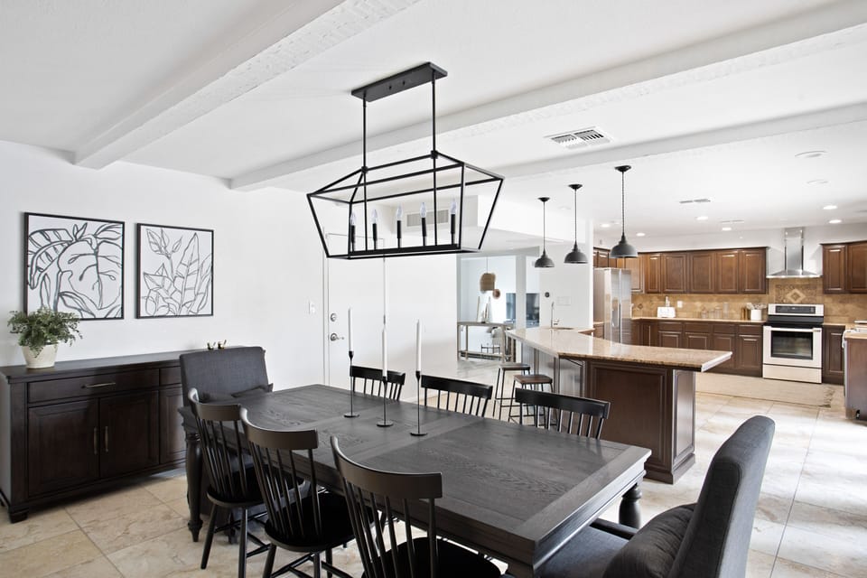 Dining Area w/ Seating for 8