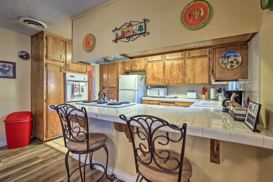 Well-Equipped Kitchen | Ice Maker | Blender | Spices