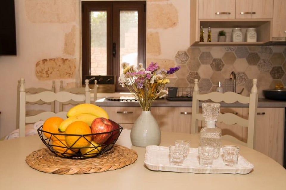 Iliopetra dining room