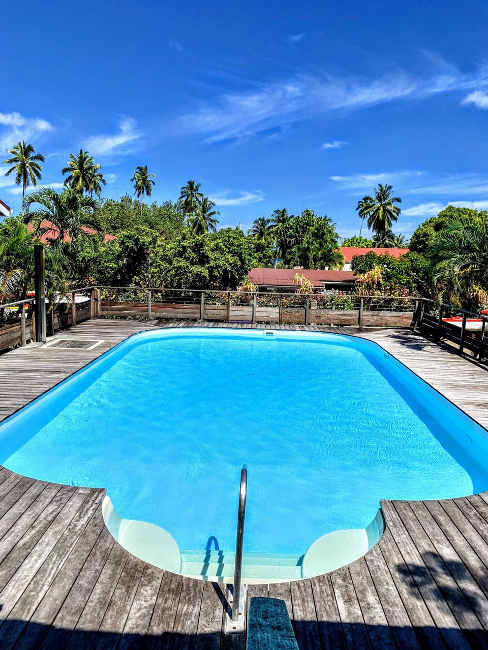 The shared swimming pool with fitted Fare Pote