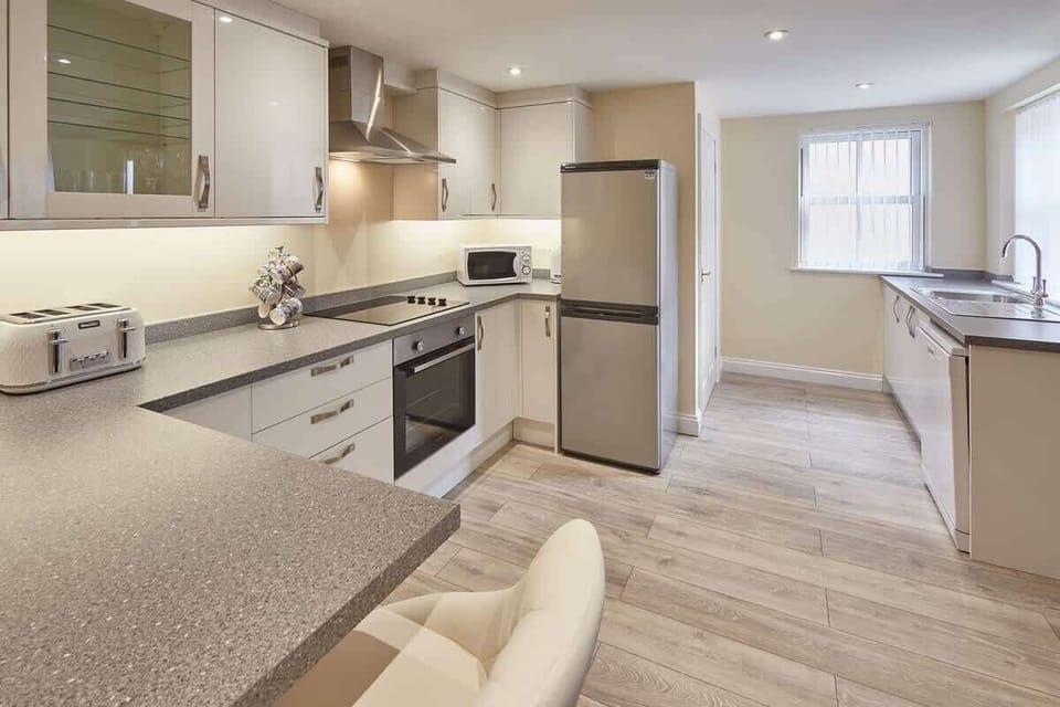 The Cottage @ Bagdale Hall, Whitby - Host & Stay