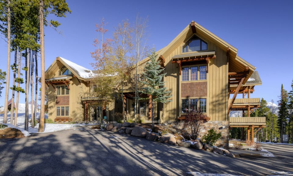 CHLS 2D, Exterior, 1