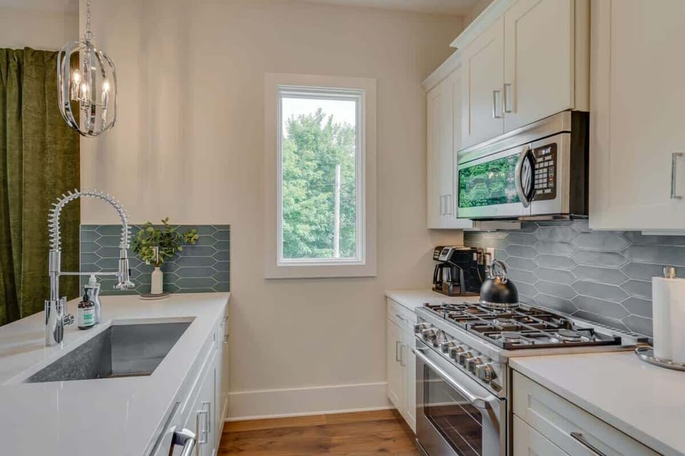 This kitchen is ideal for both cooking and entertaining!