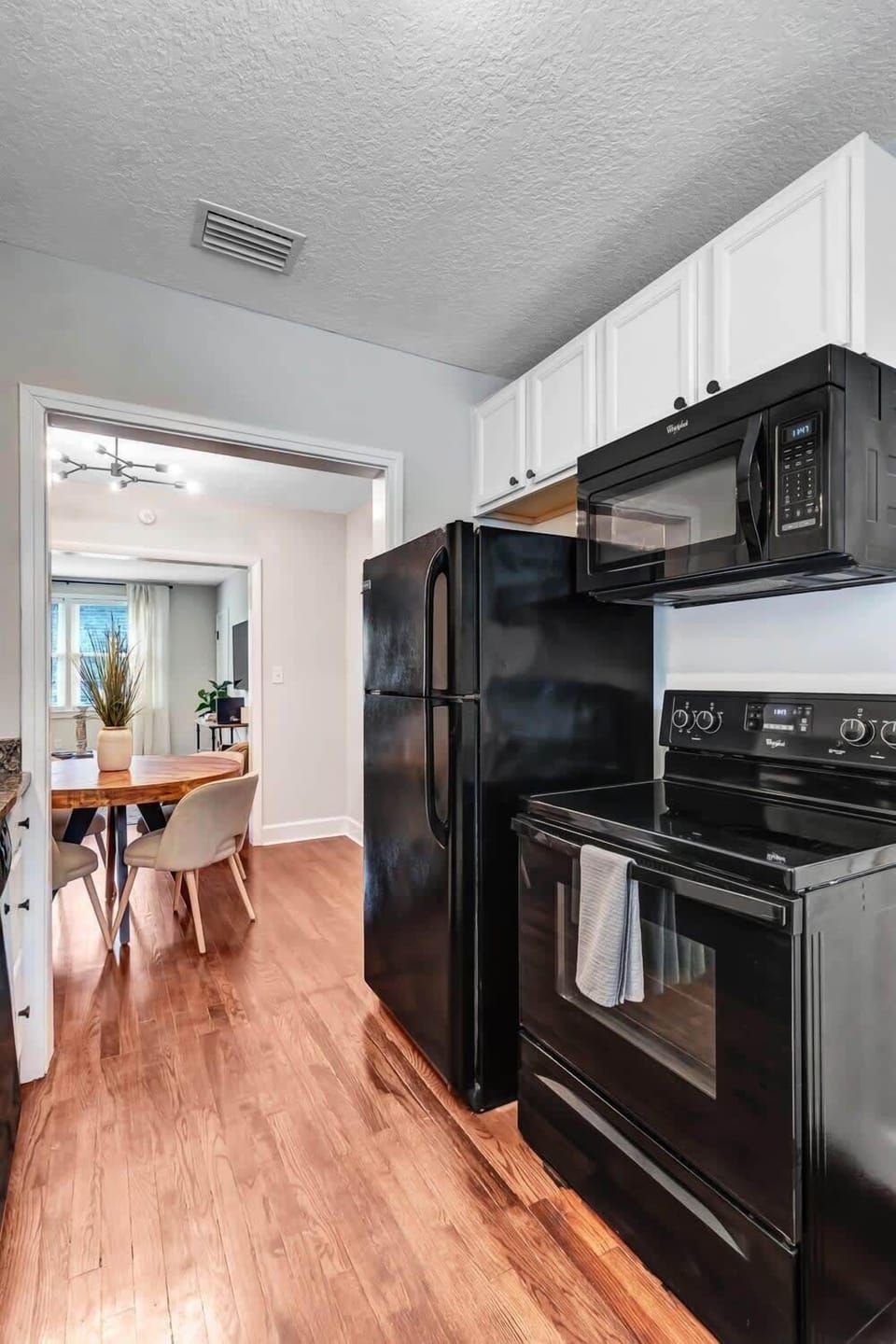 Bright kitchen space equipped with everything you need for a home-cooked meal.