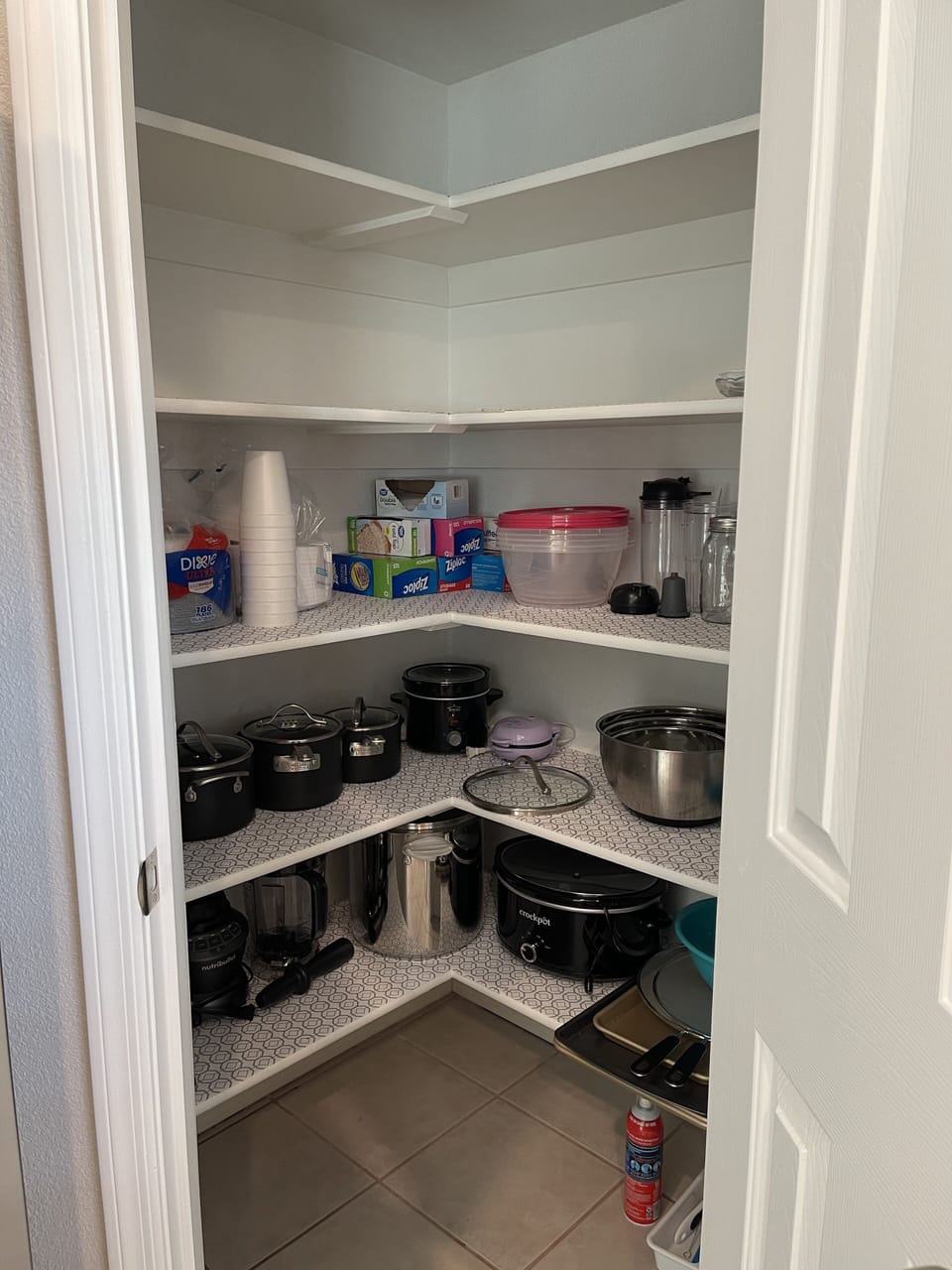 Pots - Pans- Crockpot Lg/Sm - Blender - Toaster - Waffle maker Lg/Sm - Baking 