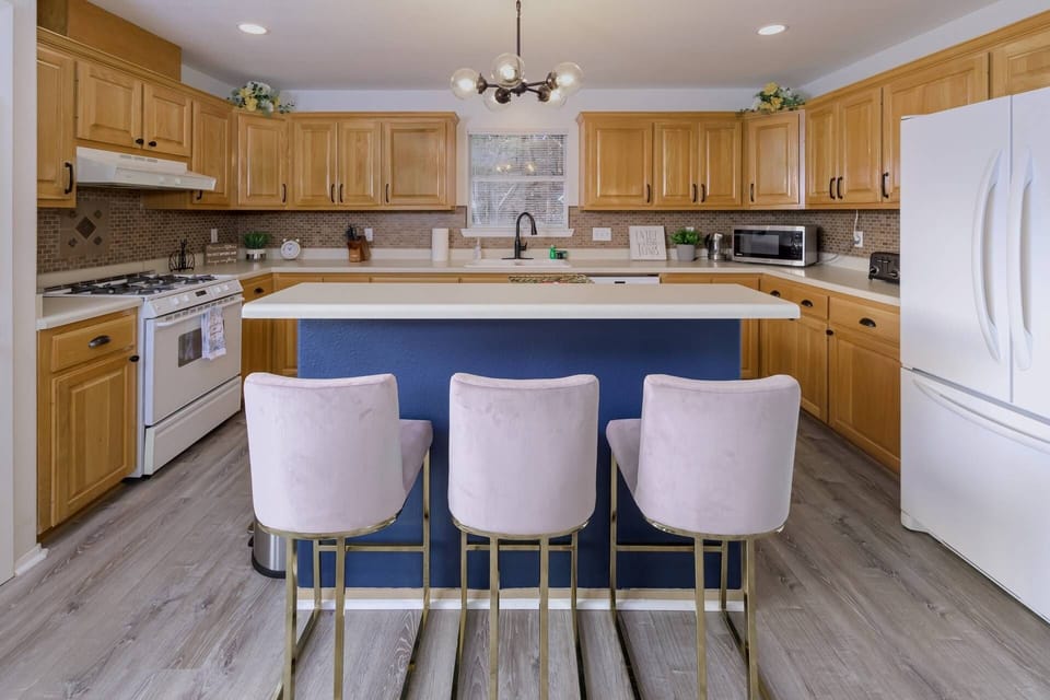 extra seating at the bar for indoor dining