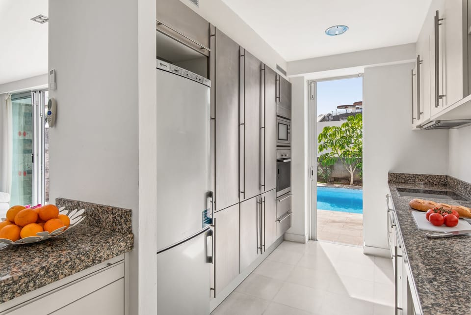 Kitchen / Middle floor
