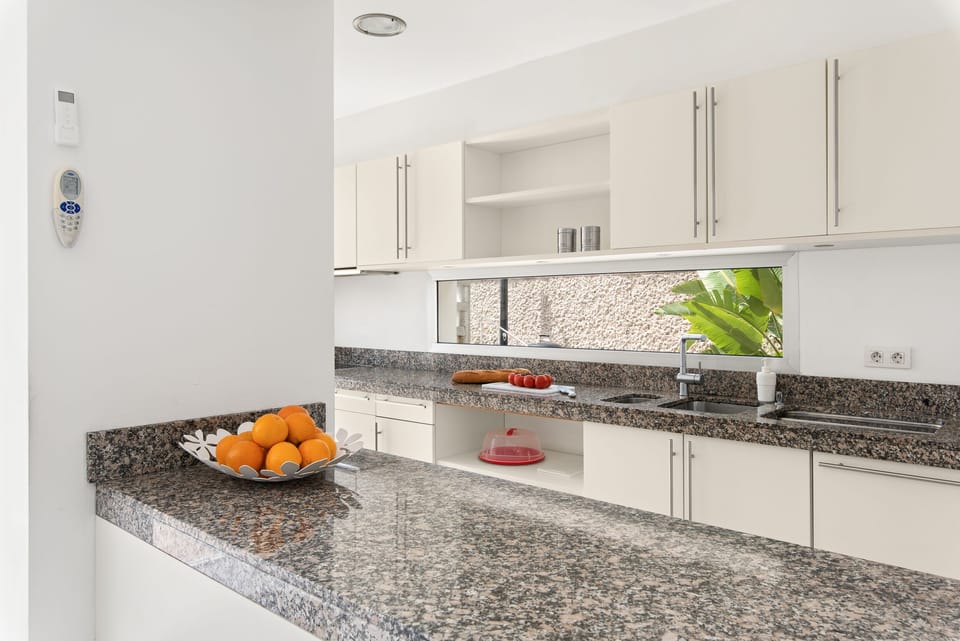 Kitchen / Middle floor